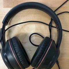 Auscultadores, como reportado por IKEA Eindhoven utilizando o iLost