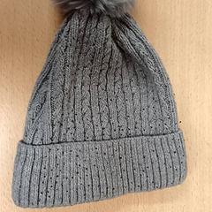 Beanie Grijs, amint azt Qbuzz GD Groningen HS az iLost segítségével jelentette.