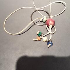 Nyaklánc Színes díszítésű nyaklánc, como reportado por IKEA Soroksár Budapest utilizando o iLost