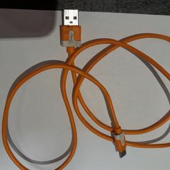 Usb-c kábel orange, amint azt TCL az iLost segítségével jelentette.