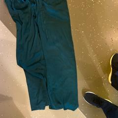 Pyjamas & Tröja PANTS, GREEN, rapporterat av Room Mate Bruno med iLost