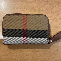 財布 Miočinović. がiLostで Gemeente Amsterdam によって報告されました