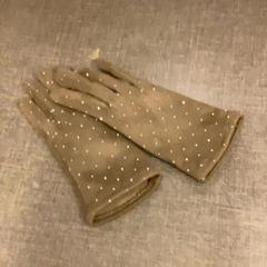 手袋 がiLostで MEININGER Hotel Brussels City Center によって報告されました