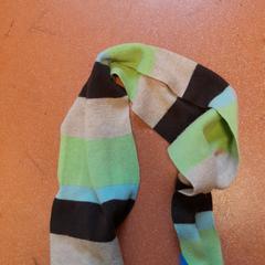 Écharpe verte bleue marron beige, como reportado por TCL utilizando o iLost