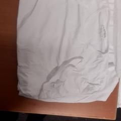 Ing white shir, amint azt Grand Hotel Amrath Kurhaus az iLost segítségével jelentette.