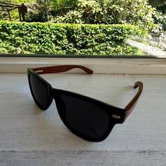 Solbriller Met houten pootjes, som rapportert av DierenPark Amersfoort ved bruk av iLost