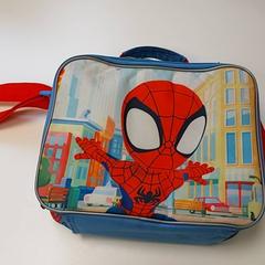 Táska Lunchbox - Safwan, amint azt Centraal magazijn az iLost segítségével jelentette.