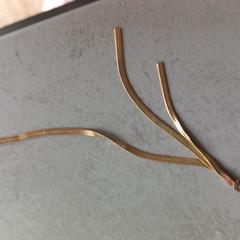 Oorbel met 3 gouden platte kettinkjes an iLost gemeldet