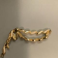 Bracelet, a été signalé par MEININGER Hotel Budapest Great Market Hall utilisant iLost
