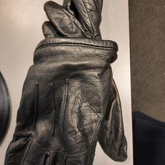 Handschoenen, come riportato da Arriva Infoshop Enschede utilizzando iLost