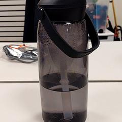 마시는 병, iLost를 사용하여 Vrije Universiteit Amsterdam에 보고됨