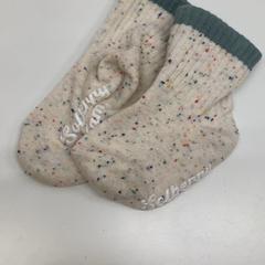 Meias, como reportado por IKEA新三郷 utilizando o iLost