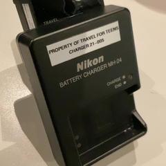 Battery charger, ha sido reportado por MEININGER Hotel Paris Porte de Vincennes con iLost