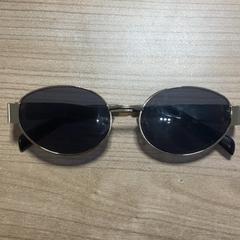 Gafas de sol, segundo informou Pathé Zwolle usando iLost