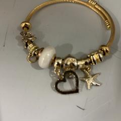 Eskumuturra, gisa salatu by Fenix iLost erabiliz