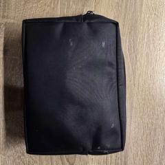 Necessaire Tandenborstel en geurtje ect. in de tas, como reportado por Van der Valk Hotel Assen utilizando o iLost