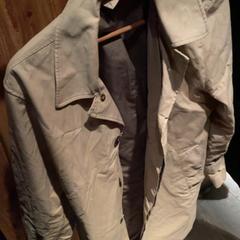 Dzseki beige, amint azt Club Nyx/Exit Café az iLost segítségével jelentette.