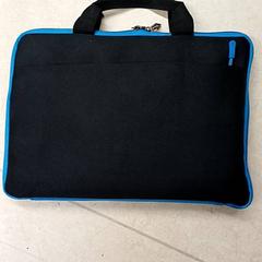 Laptop Apple Zwart met blauwe rand, zoals gemeld door Qbuzz GD Groningen Peizerweg met iLost