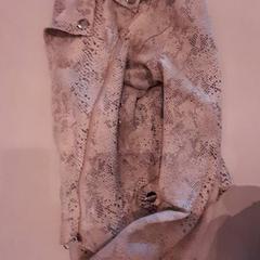 Jakke beige slangen leer, som rapportert av Van der Valk Hotel Schiphol ved bruk av iLost