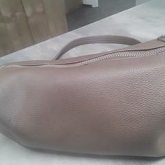 Schoudertasje Bruin, Hussein, iLost를 사용하여 Arriva Friesland / Groningen에 보고됨