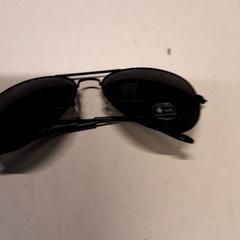 Des lunettes de soleil, a été signalé par Qbuzz ZHN utilisant iLost