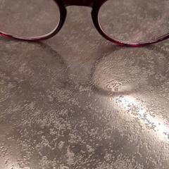 Estuche para gafas con gafas, ha sido reportado por Rotterdam The Hague Airport con iLost