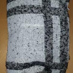 의류 - Sjaal, iLost를 사용하여 Regio Antwerpen - Brussel에 보고됨