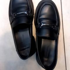 Schuh, gemeldet von Leonardo Royal Hotel Amsterdam über iLost