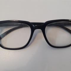 Szemüveg Zwart, amint azt Centraal magazijn az iLost segítségével jelentette.