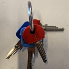 المفاتيح (متنوعة)، كما تم الإبلاغ عنه بواسطة GVB عبر iLost