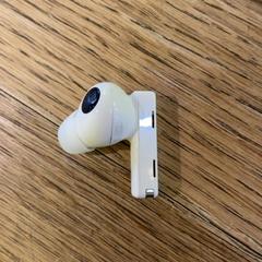 Earpods White, como reportado por MEININGER Hotel Berlin East Side Gallary utilizando o iLost