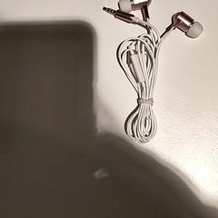 Earphones, as reported by Bibliotheek Neude (Utrecht) using iLost