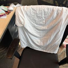 T shirt witte shirt, come riportato da Haven Hotel Rotterdam utilizzando iLost