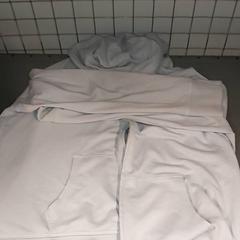 Vestiario - Vest lichtblauw, come riportato da Centraal magazijn utilizzando iLost