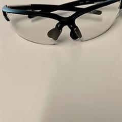 Gafas de seguridade, segundo informou Vrije Universiteit Brussel (VUB) usando iLost