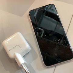 Elettronica Phone + chargeur, come riportato da MEININGER Hotel Paris Porte de Vincennes utilizzando iLost