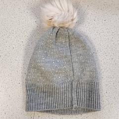 Kleding Muts, jak nahlášeno Centraal magazijn pomocí iLost