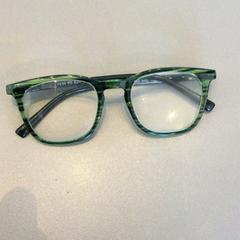 Ulleres Green, segons ha informat MEININGER Hotel Amsterdam Amstel mitjançant iLost