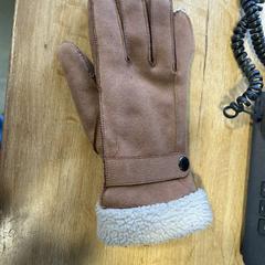 Glove Beige, as reported by Hortus using iLost