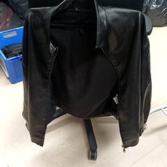 재킷 Zwart leer, iLost를 사용하여 Qbuzz GD Groningen Peizerweg에 보고됨