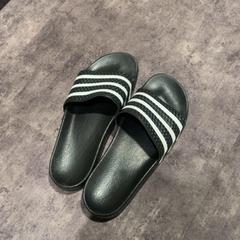 Sabata adidas, segons ha informat Van der Valk Hotel Haarlem mitjançant iLost