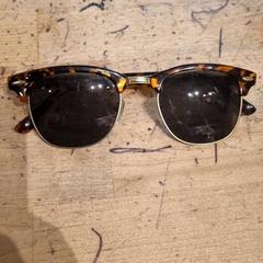 نظارات شمسية، كما تم الإبلاغ عنه بواسطة IKEA Wilrijk عبر iLost