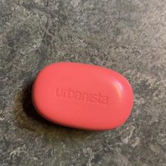 Earpods Pink, como reportado por KABUL à GoGo / Teatro utilizando o iLost