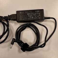 Nabíjačka prenosného počítača, ako bolo nahlásené Vrije Universiteit Amsterdam pomocou iLost