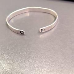 Armbånd Zilver, som rapportert av Eindhoven Airport ved bruk av iLost