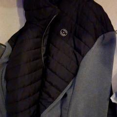 Kurtka, zgłoszono przez Leonardo Royal Hotel Amsterdam przy użyciu iLost