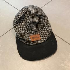 Casquette Kulte à carreaux noir et blanc, as reported by MEININGER Hotel Lyon Centre Berthelot using iLost