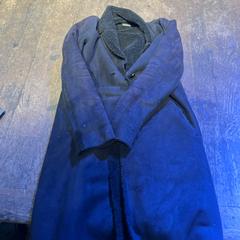 Zwarte lange jas がiLostで De Heeren van Aemstel によって報告されました