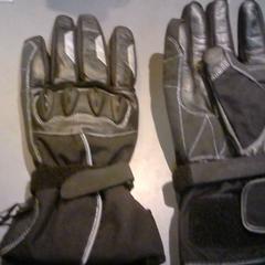 Kesztyű zwart, amint azt SnowWorld Landgraaf az iLost segítségével jelentette.