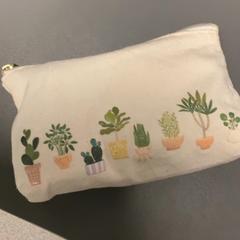 Cosmetische tas bag, zoals gemeld door MEININGER Hotel Copenhagen met iLost